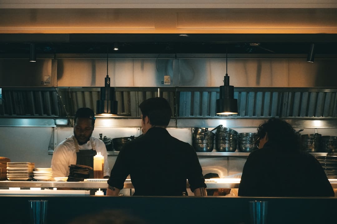 十六位美团骑手受邀观礼阅兵，美团员工代表参加受阅方队